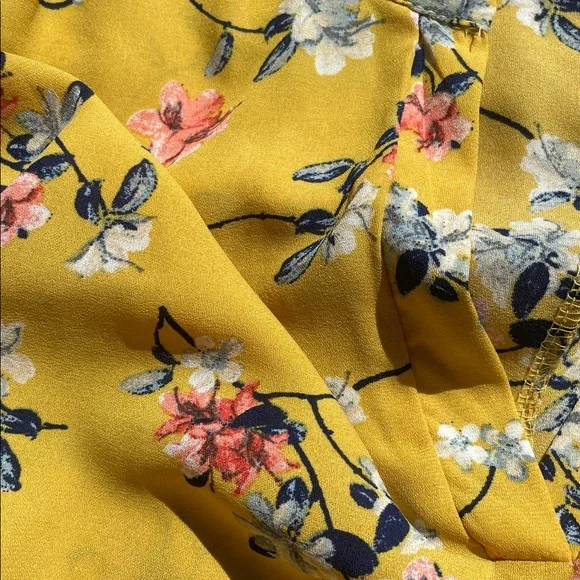 Floral Yellow blouse. AโGACI - Picture 5 of 7